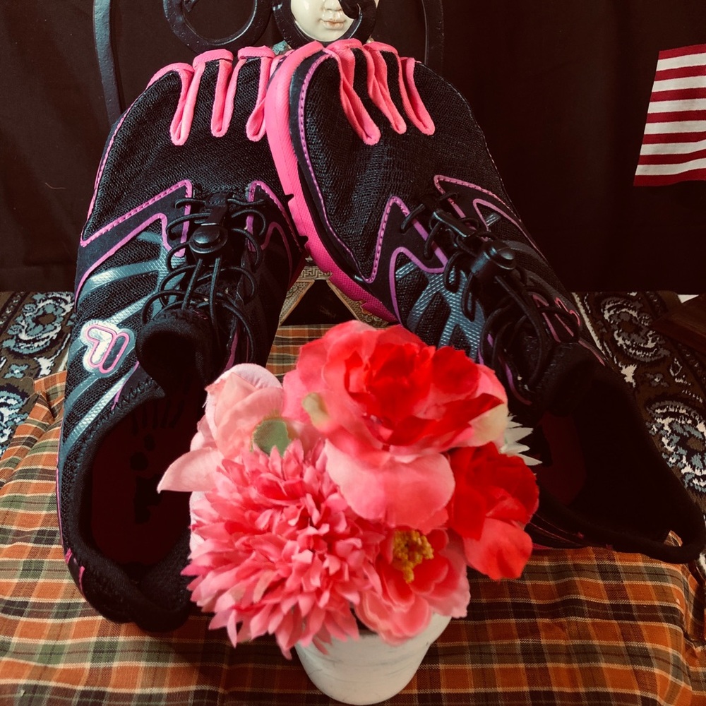 Women’s FILA Black and Pink Athletic skeletoes